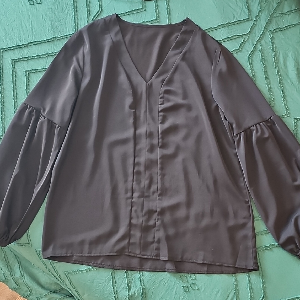 SHEIN Elegant Black V-Neck Blouse with Gathered Sleeves